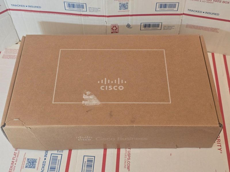 Коммутатор Cisco CBS220-8FP-E-2G-NA