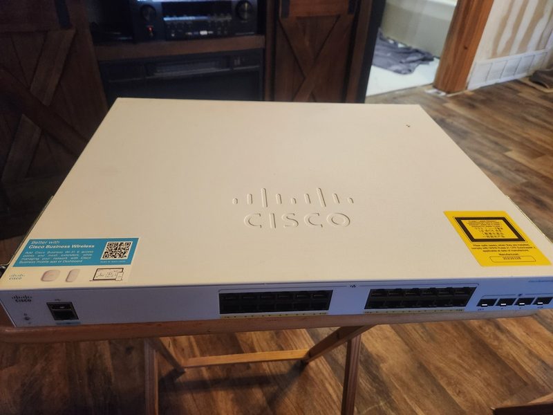 Коммутатор Cisco CBS250-24FP-4G