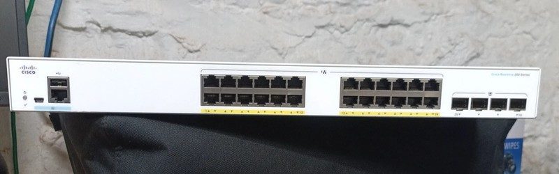 Коммутатор Cisco CBS250-24P-4G
