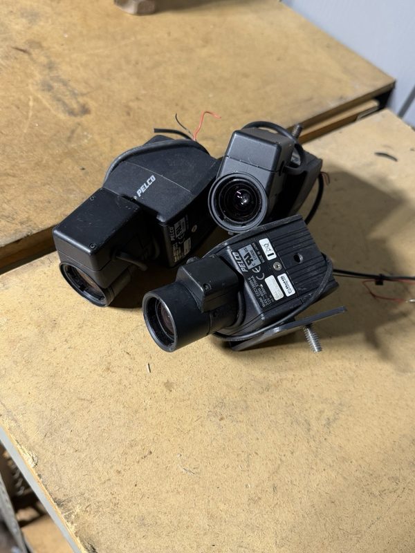 Камера Pelco CCC1380H-6