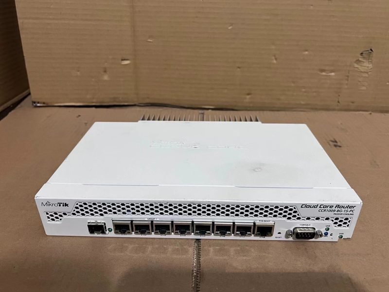Маршрутизатор MikroTik CCR1009-8G-1S-PC