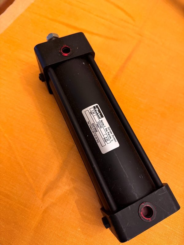 Пневмоцилиндр Parker CCU16C