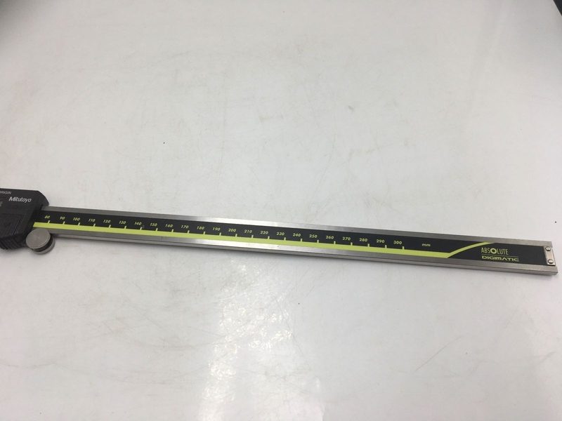 Штангенциркуль Mitutoyo CD-30C