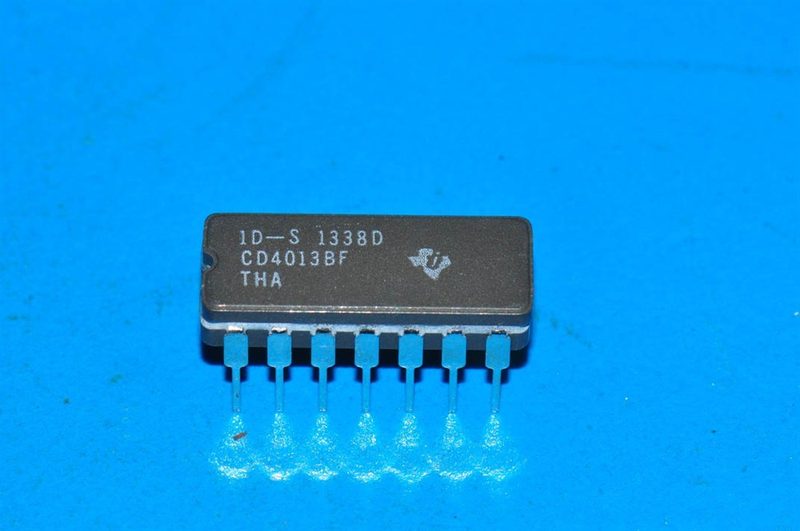 Микросхема CD4013BF