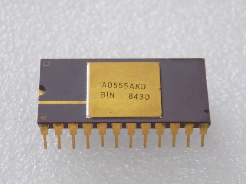 Преобразователь сигнала Analog Devices CDIP-24