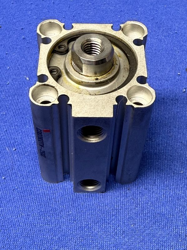 Пневмоцилиндр SMC CDQ2B32TN-25DZ