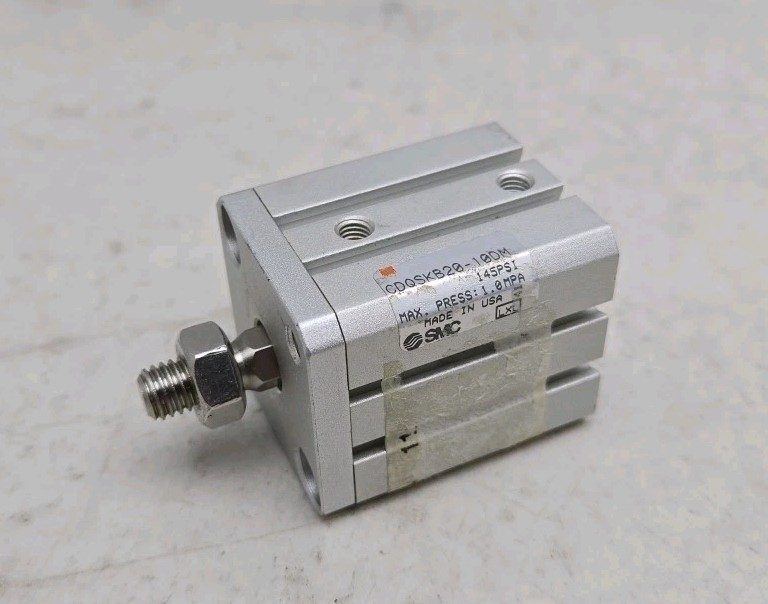 Пневмоцилиндр SMC CDQSB20-10DM