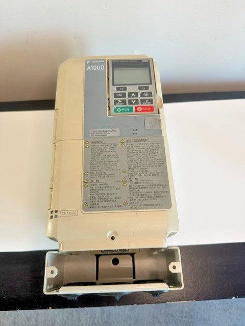 Частотный преобразователь Yaskawa CIMR-AU4A0004FAA