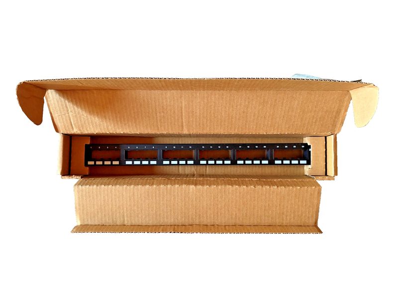 Патч-панель Panduit CPP24FMWBL