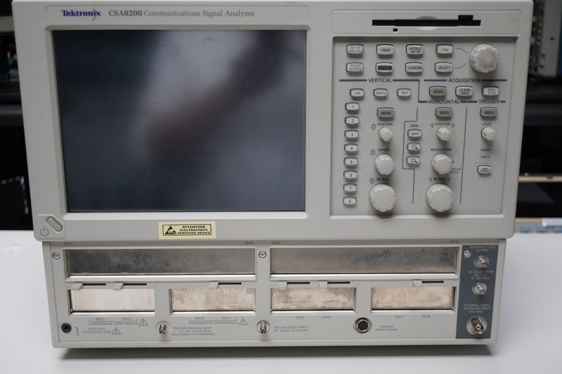 Анализатор Tektronix CSA8200