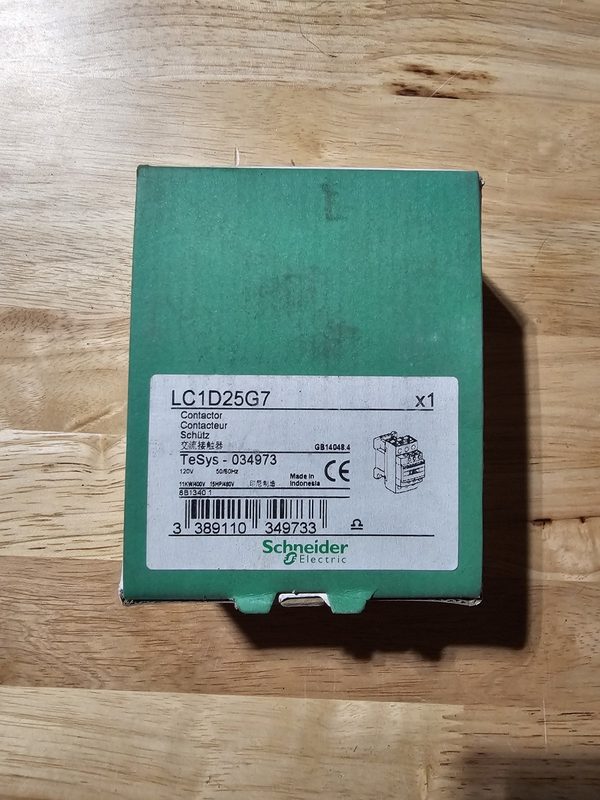 Контактор Schneider CTR02392