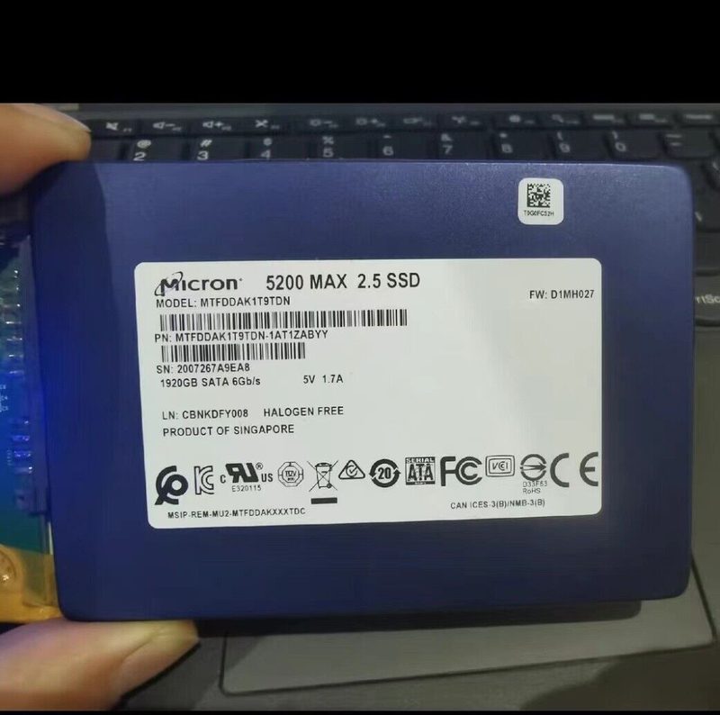 SSD-накопитель Micron D1MH027