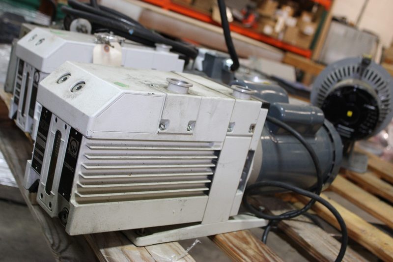 Насос Leybold D25B