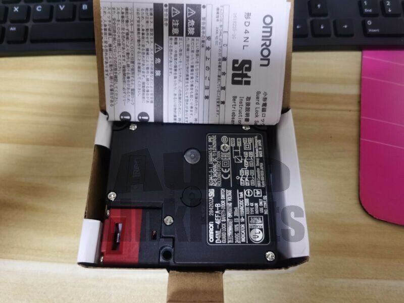 Коммутатор Omron D4NL-4EFA-B