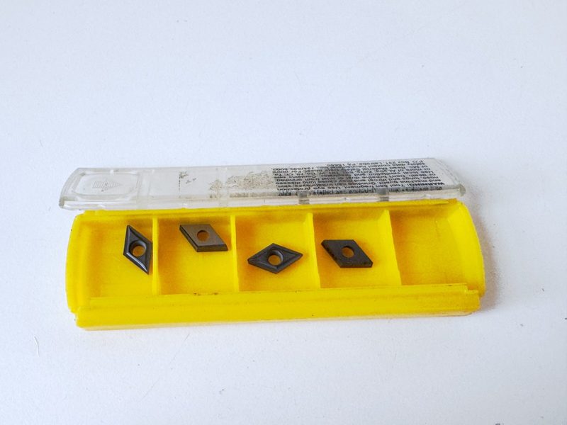 Режущий инструмент Kennametal DCMT2151LF