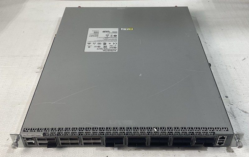 Коммутатор Arista DCS-7050CX3M-32S-F