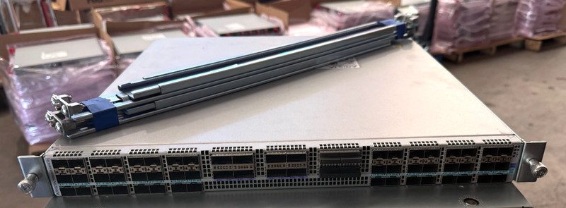Коммутатор Arista DCS-7050SX3-48YC12-F