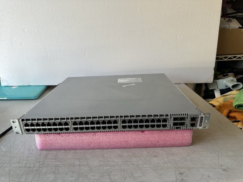 Коммутатор Arista DCS-7050T-52-48-PORT