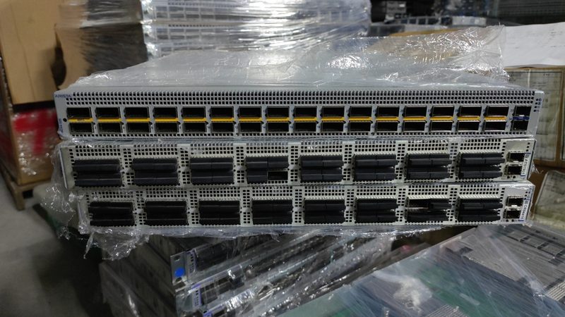 Коммутатор Arista DCS-7060DX4-32S-F