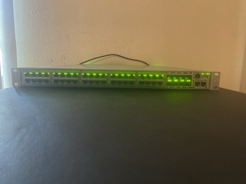 Коммутатор Arista DCS-7140T-8S