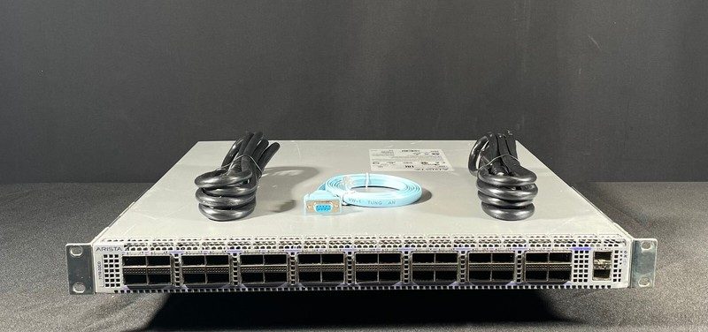Коммутатор Arista DCS-7170-32CD-F