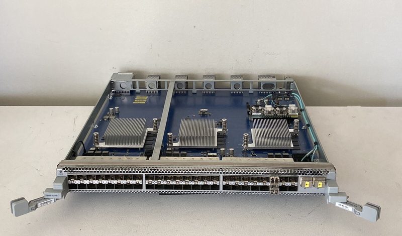 Коммутатор Arista DCS-7500E-72S-LC