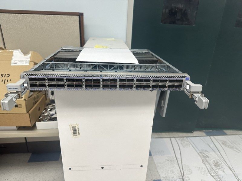 Коммутатор Arista DCS-7500R3-36CQ-LC