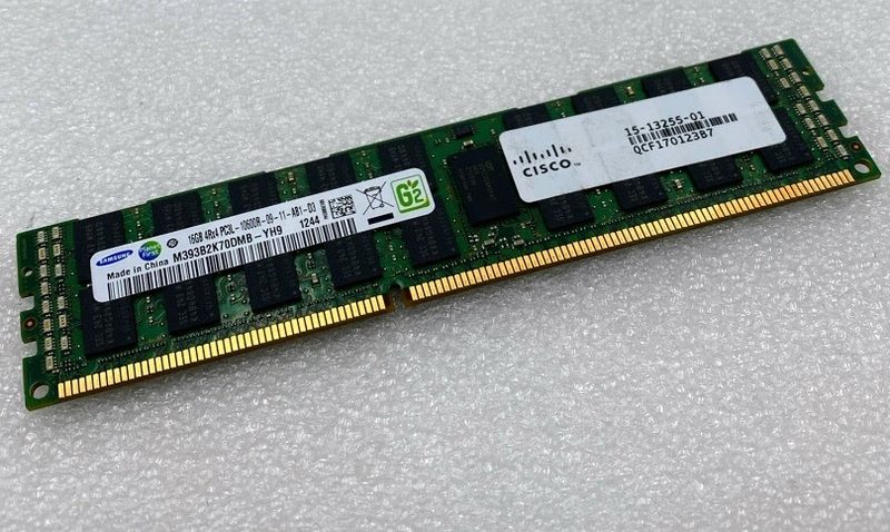 Модуль памяти Samsung DDR3L-10600R