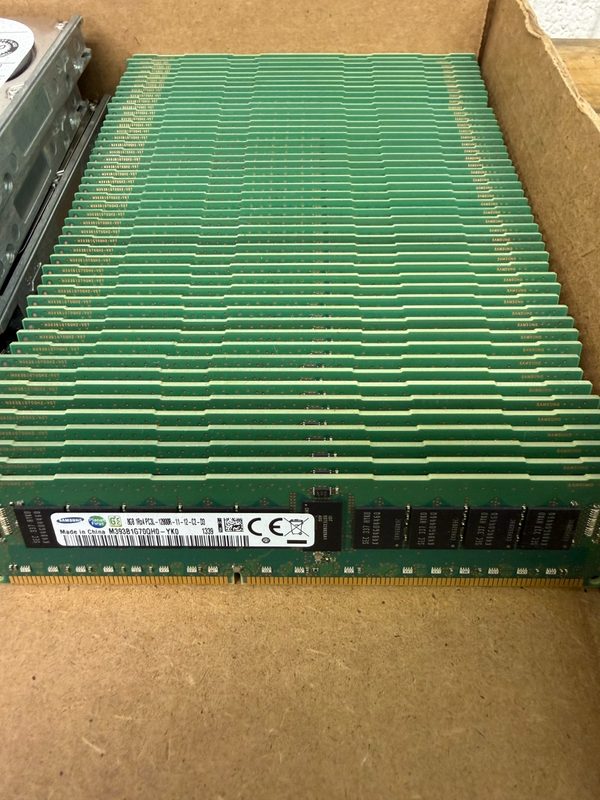 Модуль памяти Samsung DDR3L-RDIMM