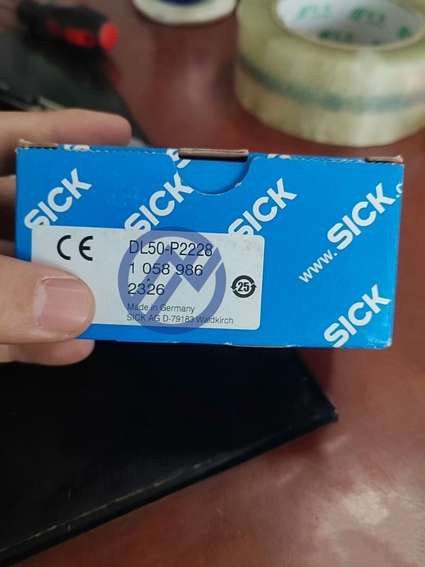 Фотоэлектрический датчик SICK DL50-P2228