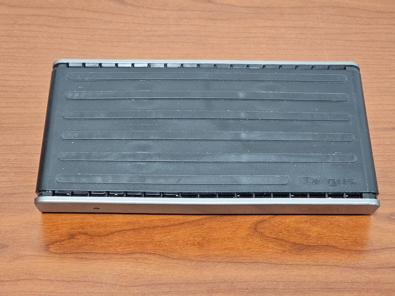 Док-станция DOCK180USZ