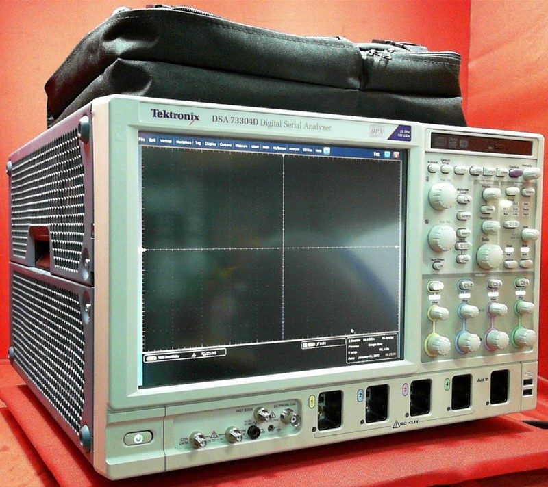 Анализатор Tektronix DSA73304D