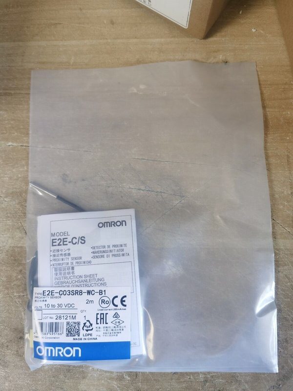 Датчик приближения Omron E2E-C03SR8-WC-B1