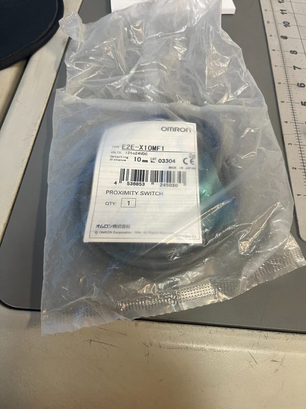 Индуктивный датчик Omron E2E-X10F1