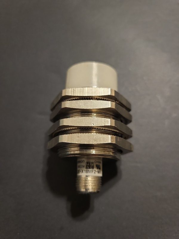 Датчик приближения Omron E2E-X18MF2-M1