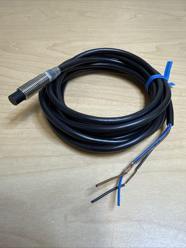 Датчик приближения Omron E2E-X2MC18
