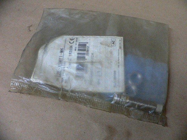Датчик приближения Omron E2E-X5MY1-M4