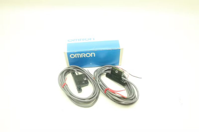 Фотоэлектрический датчик Omron E3HF-1E2