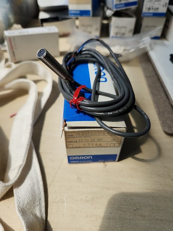 Фотоэлектрический датчик Omron E3HT-DS3E2