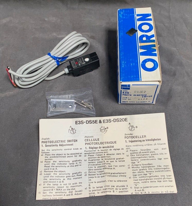 Фотоэлектрический датчик Omron E3S-DS5E2