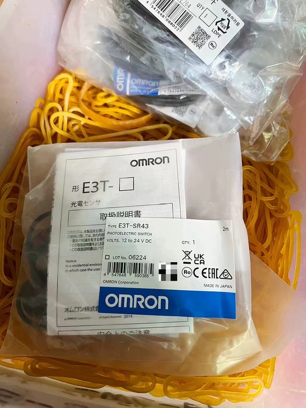 Фотоэлектрический датчик Omron E3T-SR43