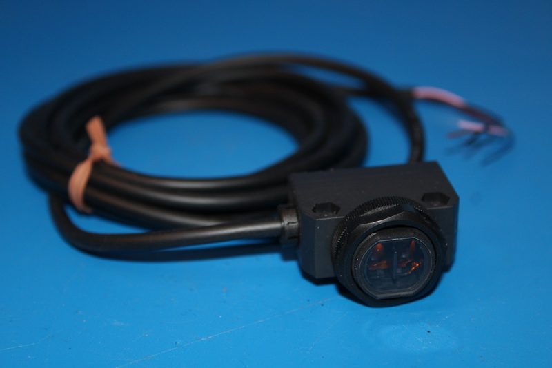 Фотоэлектрический датчик Omron E3Z-FDN11