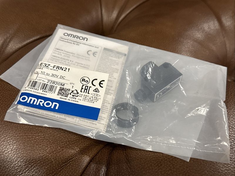 Фотоэлектрический датчик Omron E3Z-FRN21