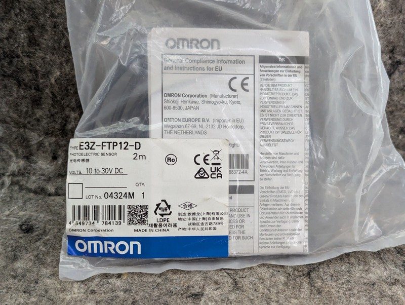Фотоэлектрический датчик Omron E3Z-FTP12