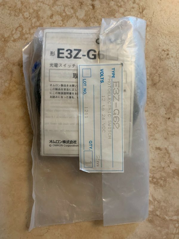 Фотоэлектрический датчик Omron E3Z-G62