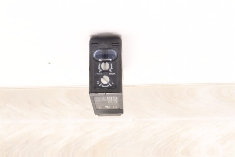Фотоэлектрический датчик Omron E3Z-L86-IL3