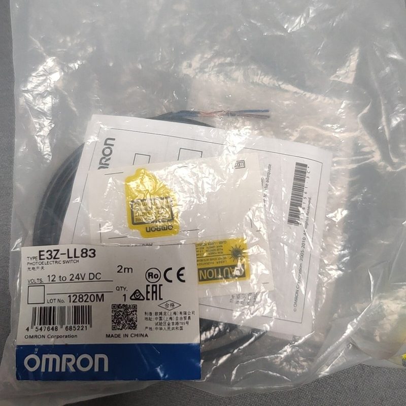 Фотоэлектрический датчик Omron E3Z-LL83