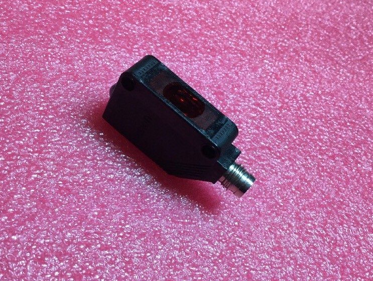 Фотоэлектрический датчик Omron E3Z-T86A-L