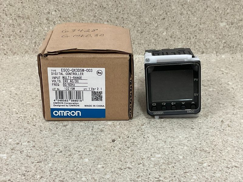 Датчик Omron E5CC-QX3D5M-003