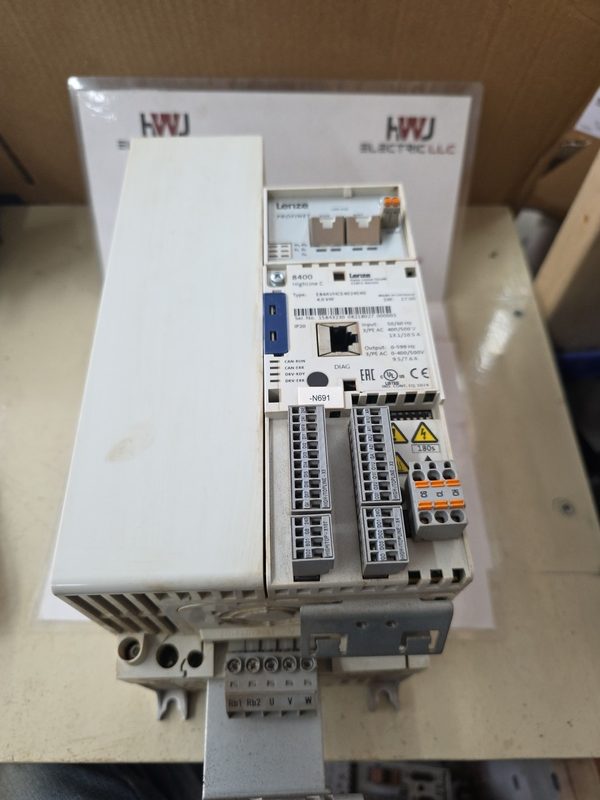 Сервопривод Lenze E84AVHCE4024SX0